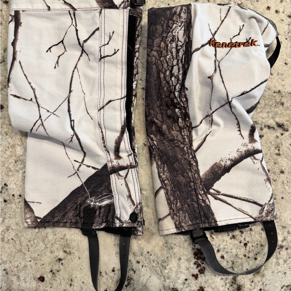 Kenetrek RealWood Camouflage Gaiters with Black Straps